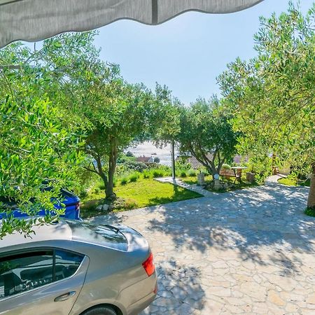 Apartments Anka Kampor Bagian luar foto