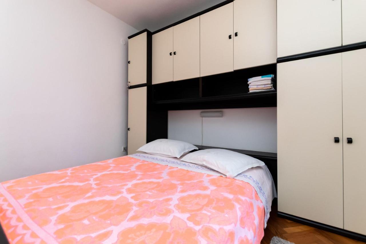 Apartments Anka Kampor Bagian luar foto