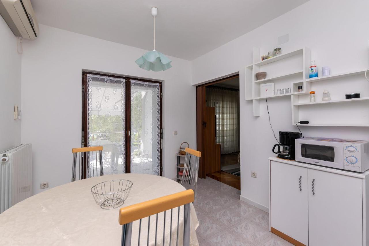Apartments Anka Kampor Bagian luar foto