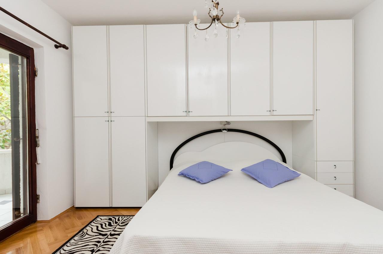 Apartments Anka Kampor Bagian luar foto