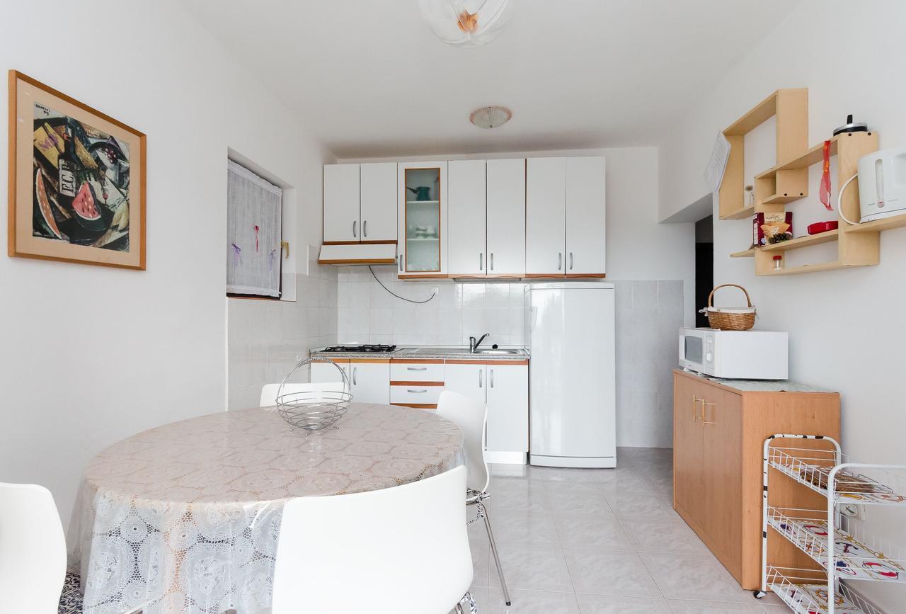 Apartments Anka Kampor Bagian luar foto