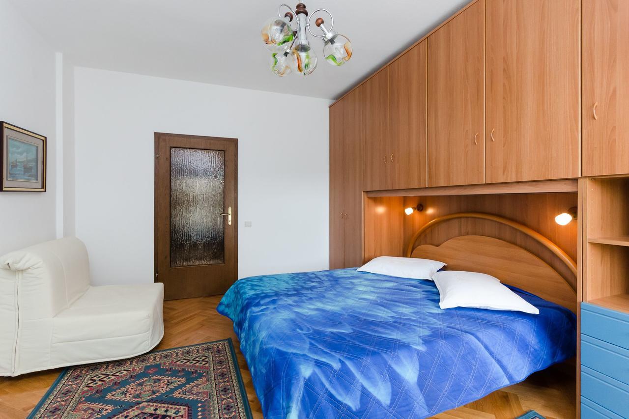 Apartments Anka Kampor Bagian luar foto